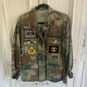Vintage army shirt with buttons and patches